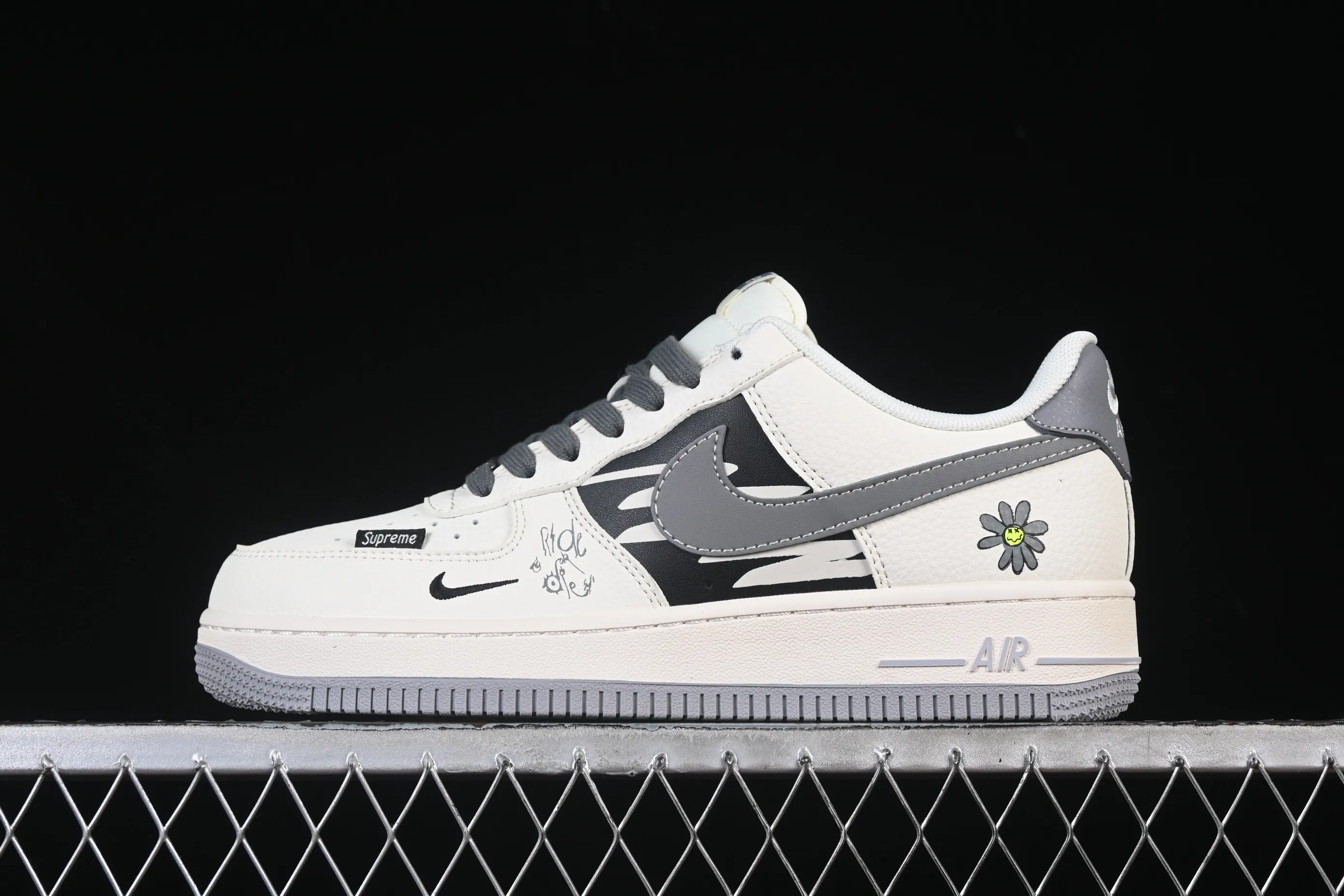 All categories Nk Air Force 1 Air Force series Nk Air Force 1 Low Air Force low top Nike Air Force 1'07 Low Supreme joint graffiti beige gray Air Force 1 low top casual sneakers QW5606-272